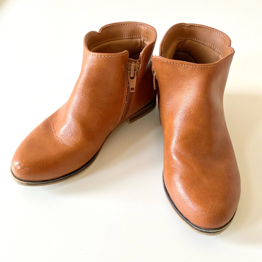 Size 12 Cat & Jack Chelsea brown ankle boots